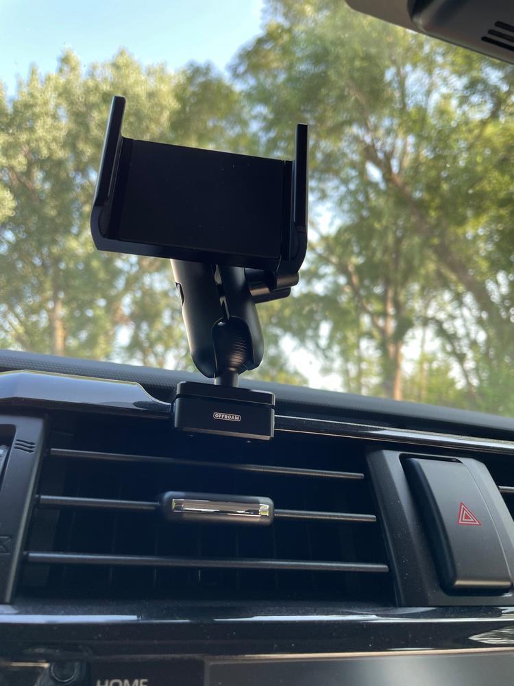 Offroam Dashboard Phone Mount For 4Runner (2010-2024) - Customer Photo From Adrian