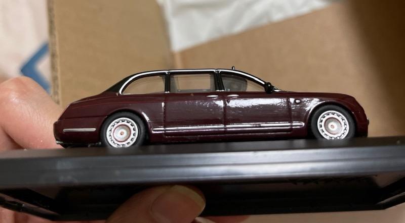 Oxford Diecast Bentley State Limousine HM The Queen - Customer Photo From Javier Tong