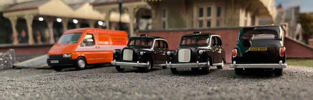 Oxford Diecast FX4 Black Taxi - 1:76 Scale - Customer Photo From Vincent Lear