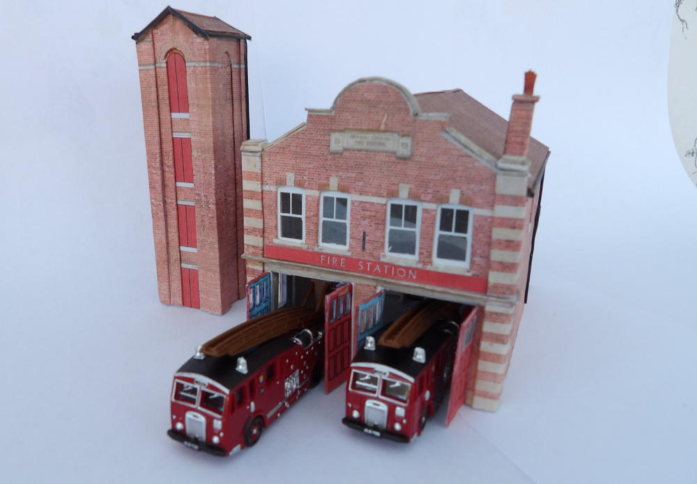 Oxford Diecast London Dennis F12 Fire Engine - 1:148 Scale - Customer Photo From Robert Conibear