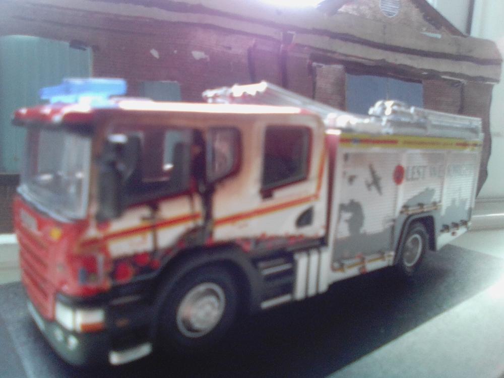 Oxford Diecast Humberside Fire And Rescue Pump Ladder PLUS FREE BEDFORD TK - Customer Photo From Martyn Lewis