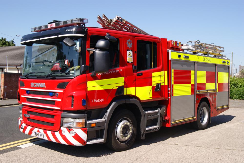 Oxford Diecast South Wales Fire & Rescue Scania Pump Ladder CP28 - Customer Photo From AF