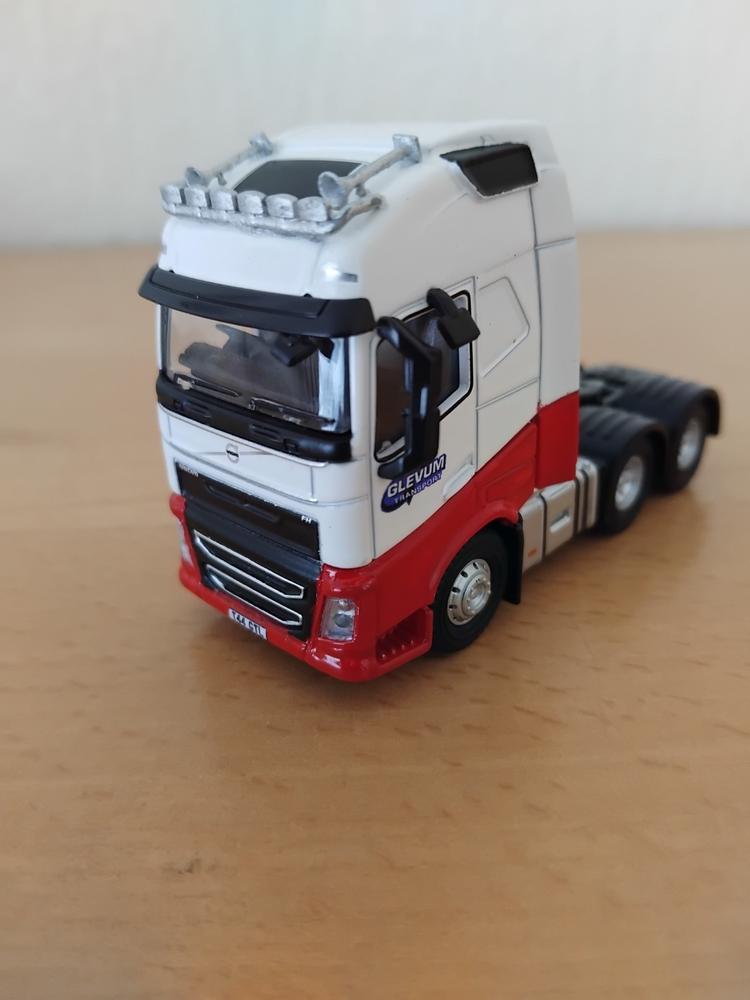 Volvo FH4 Cab White — Oxford Diecast