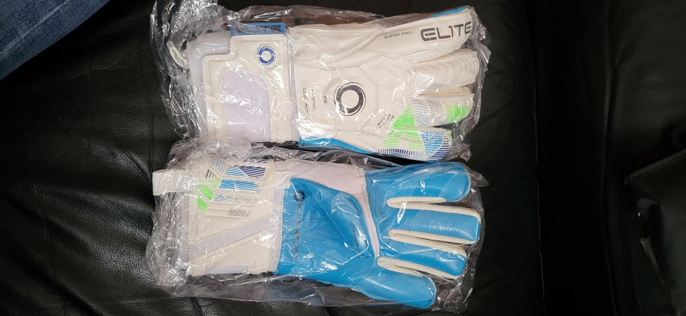 Elite Sport Aqua H Goalkeeper Gloves - Customer Photo From Vitaliano Bassani