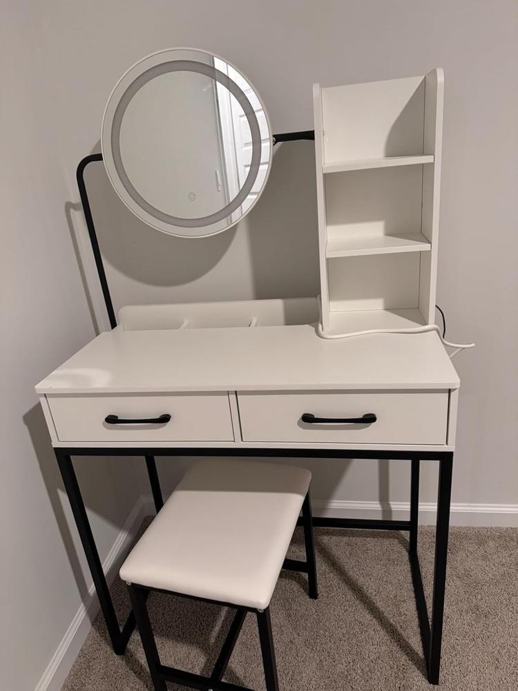 Vanity Desk GJ White and Black - Customer Photo From Katy Perry