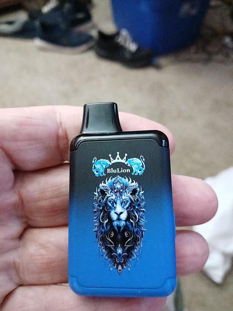 THCA Liquid Diamonds Disposable Vape with Live Resin Terps - BluLion 2g - Customer Photo From Sheldon