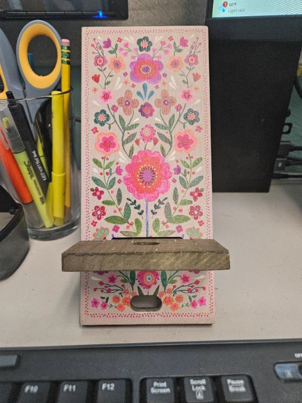 Wooden Phone Stand - Folk Flower - Customer Photo From Vivian Wing
