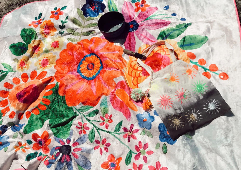 XL Water Resistant Picnic Blanket - Floral Cluster - Customer Photo From Susana Pineda