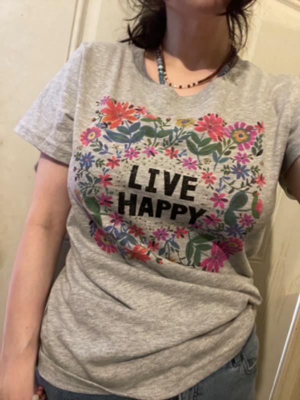 Perfect Fit Tee Shirt - Live Happy Wreath - Customer Photo From Audrey-Ann Boutin