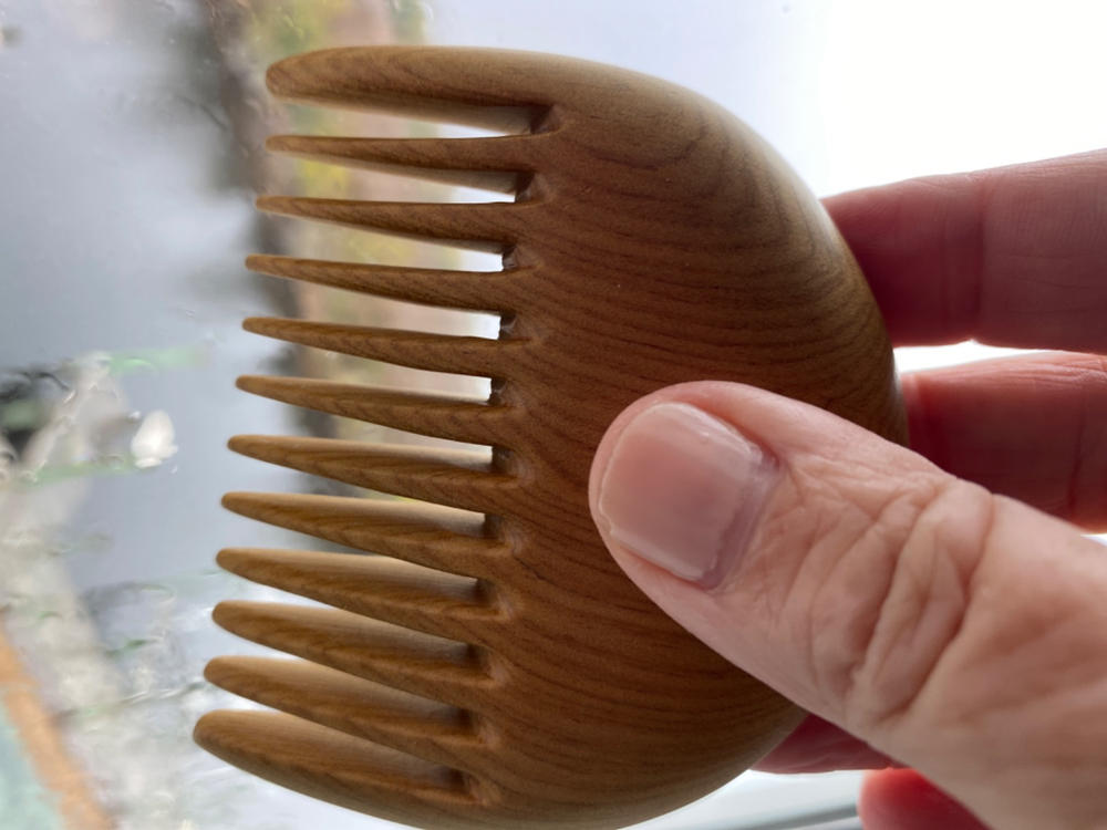 Cedar' wool comb