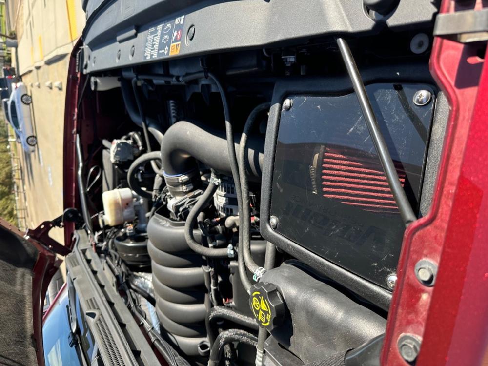 Closed Box Air Intake (15553-1) 2014-2019c Silverado/Sierra, 2015-20 GM SUV 5.3L V8 - Customer Photo From Vincent Onate