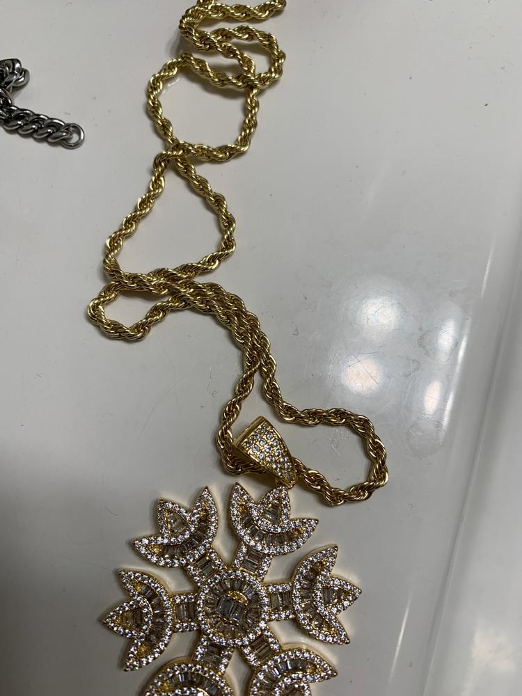 2020 18K Gold-Plated Baguette Iced Snowflake Pendant - Customer Photo From Gabriel r.