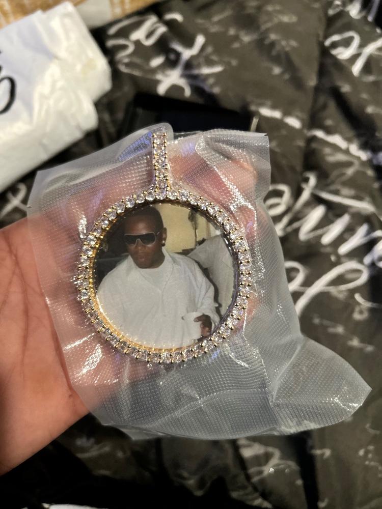 LARGE 3D CIRCLE CUSTOM PICTURE PENDANT - Customer Photo From Leon H.