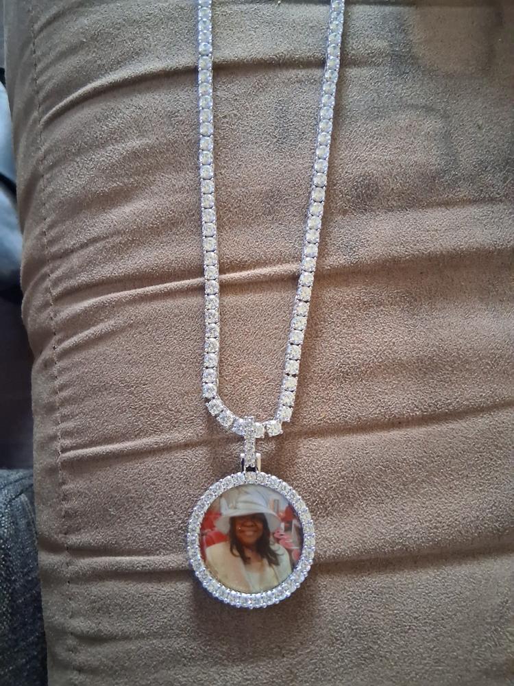 3D CIRCLE CUSTOM PICTURE PENDANT SMALL SIZE - Customer Photo From LaMorris M.