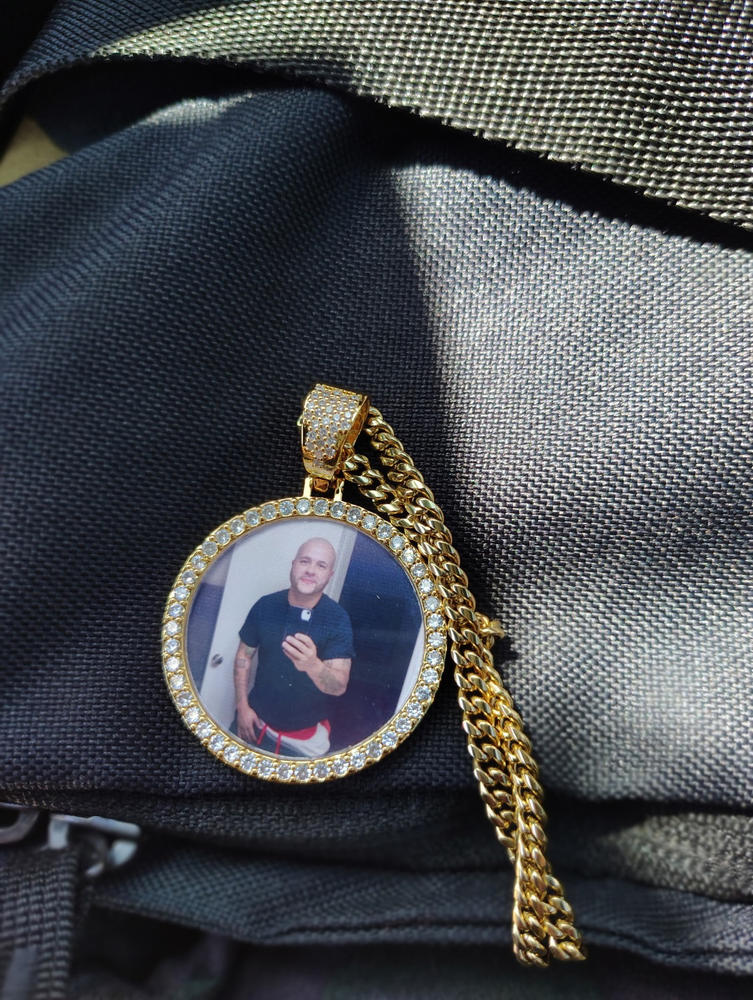 CUSTOM PICTURE PENDANT STYLE-1 - Customer Photo From Darryl Evans