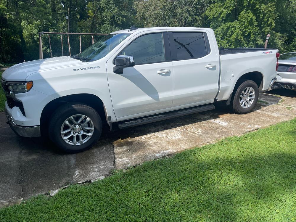 BA2 Running Board Side Step Bars Chevy/GMC 1500/2500HD/3500HD (19-23) - Customer Photo From Kristi G.