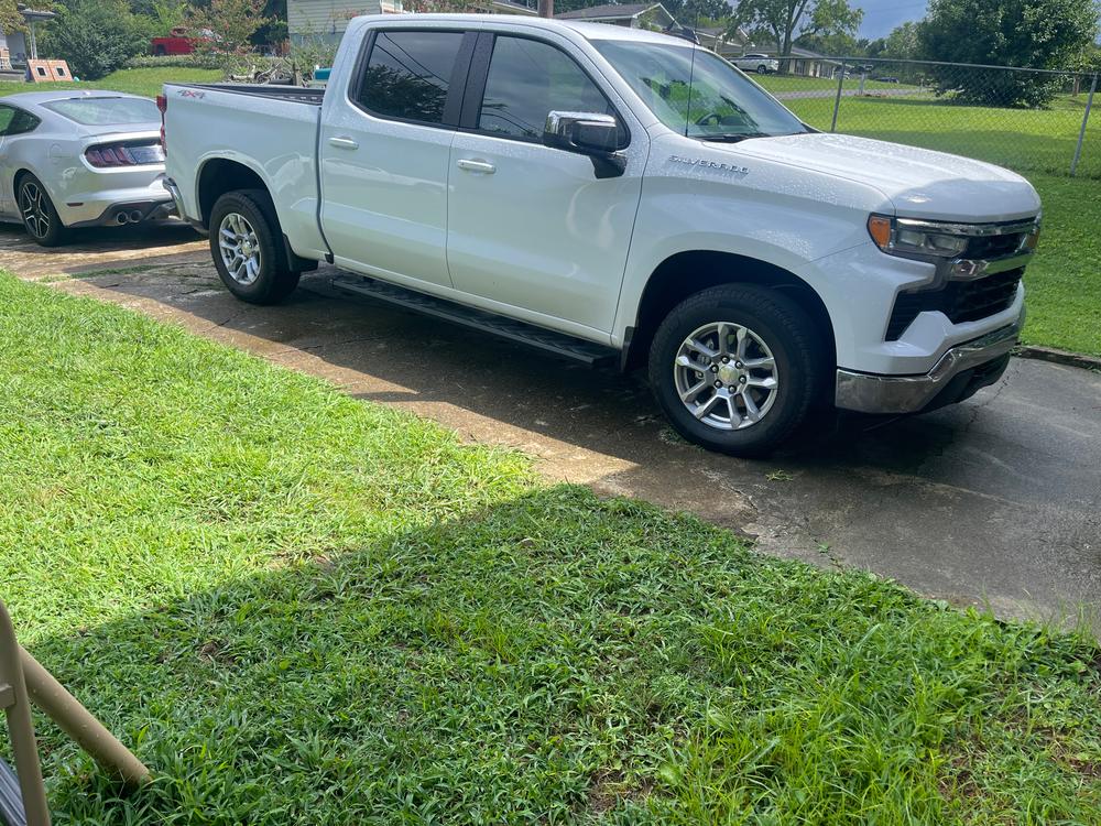 BA2 Running Board Side Step Bars Chevy/GMC 1500/2500HD/3500HD (19-23) - Customer Photo From Kristi G.