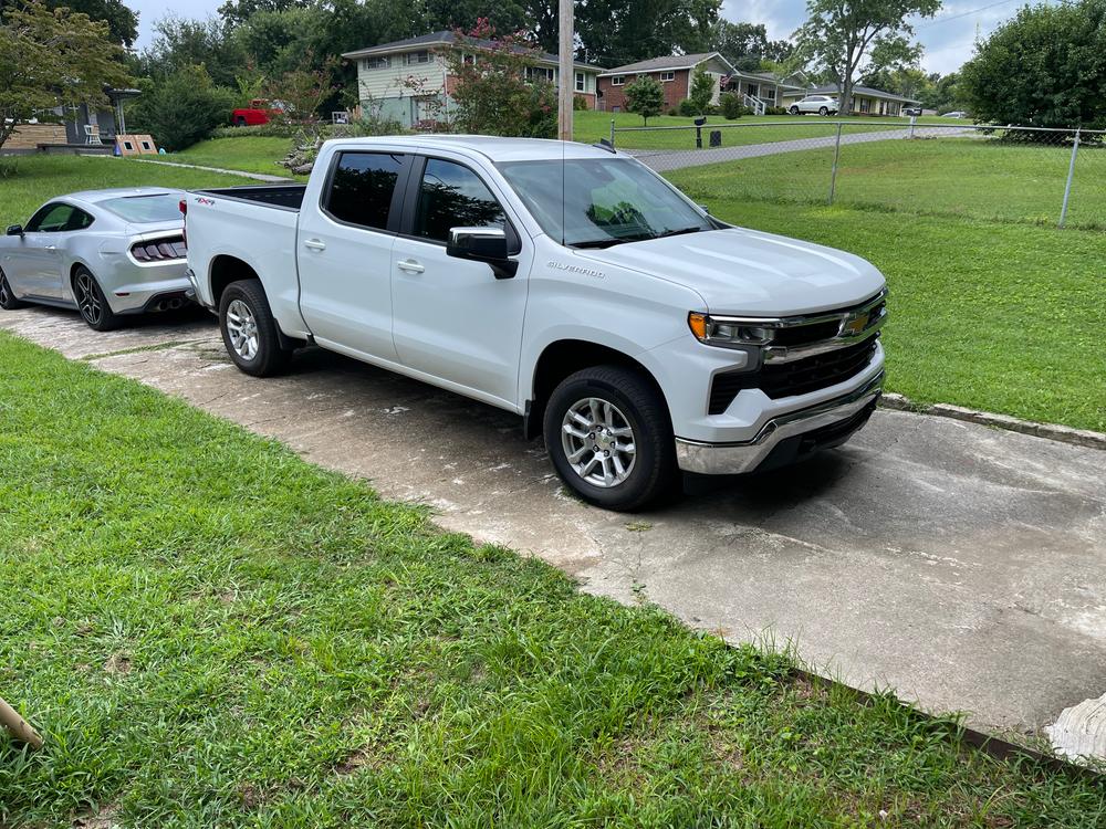 BA2 Running Board Side Step Bars Chevy/GMC 1500/2500HD/3500HD (19-23) - Customer Photo From Kristi G.