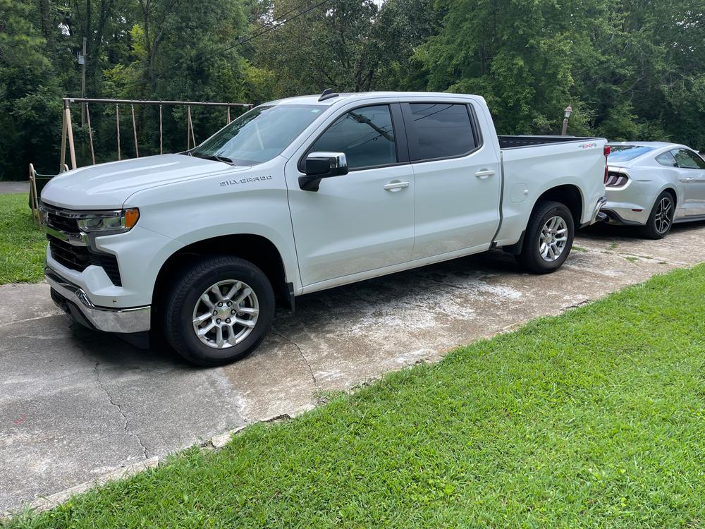 BA2 Running Board Side Step Bars Chevy/GMC 1500/2500HD/3500HD (19-23) - Customer Photo From Kristi G.