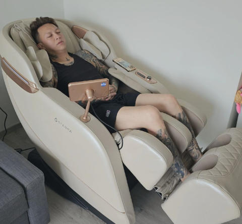 Sterra Starlight™ Premium Massage Chair - Customer Photo From Gordon L