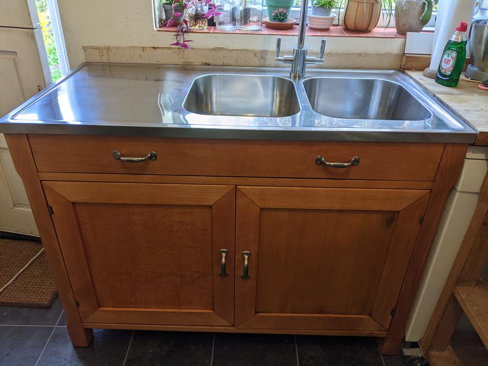 kitchen sink that sit on top of counter
