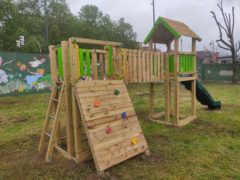 Parque infantil Aurora uso público - Customer Photo From Salesianos Deusto 