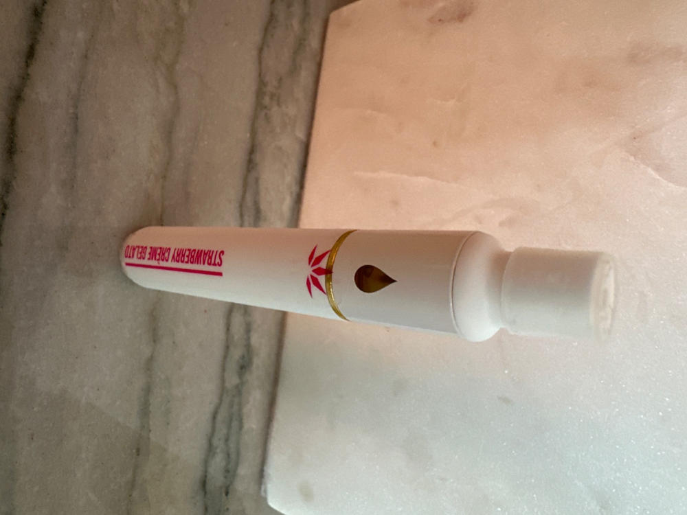 CBD Rechargeable and Disposable VAPE PEN 20mg - Strawberry Créme Gelato - Customer Photo From Kaylissa Garcia
