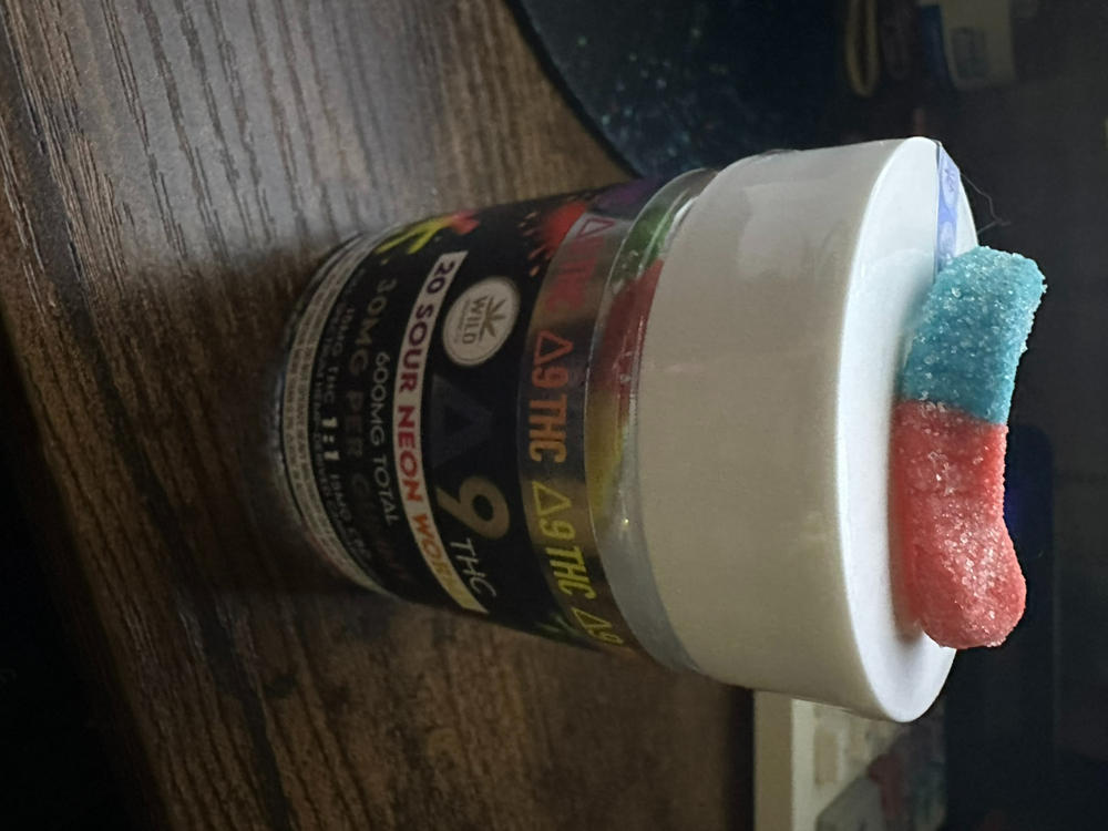 Delta 9 THC Sour Neon Worms Gummy - 600mg (20 packs) - Customer Photo From Dana Hall