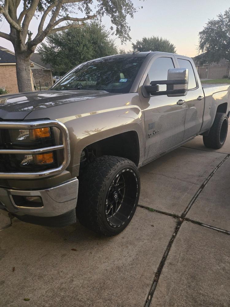 Chevy Silverado/GMC Sierra (2007.5-2014) LED License Plate Lights - Customer Photo From Jerome Celestine