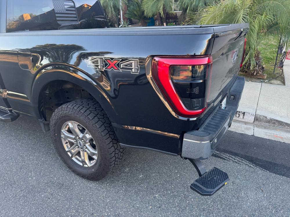 Ford F-150 (2021-2026) Retractable Bed Step - Customer Photo From Manfred Kunze