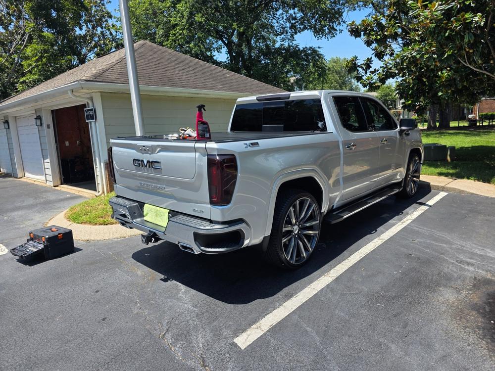 Painted Tailgate Bezels | 2019-2026 Chevy Silverado & GMC Sierra 1500 - Customer Photo From Jordan Lay