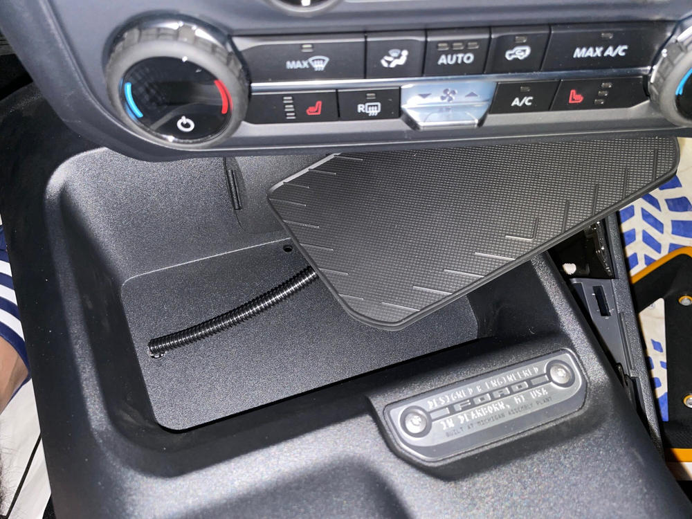 Ford Bronco Wireless Phone Charging Kit | 2021-2026 Ford Bronco - Customer Photo From Min Ahn