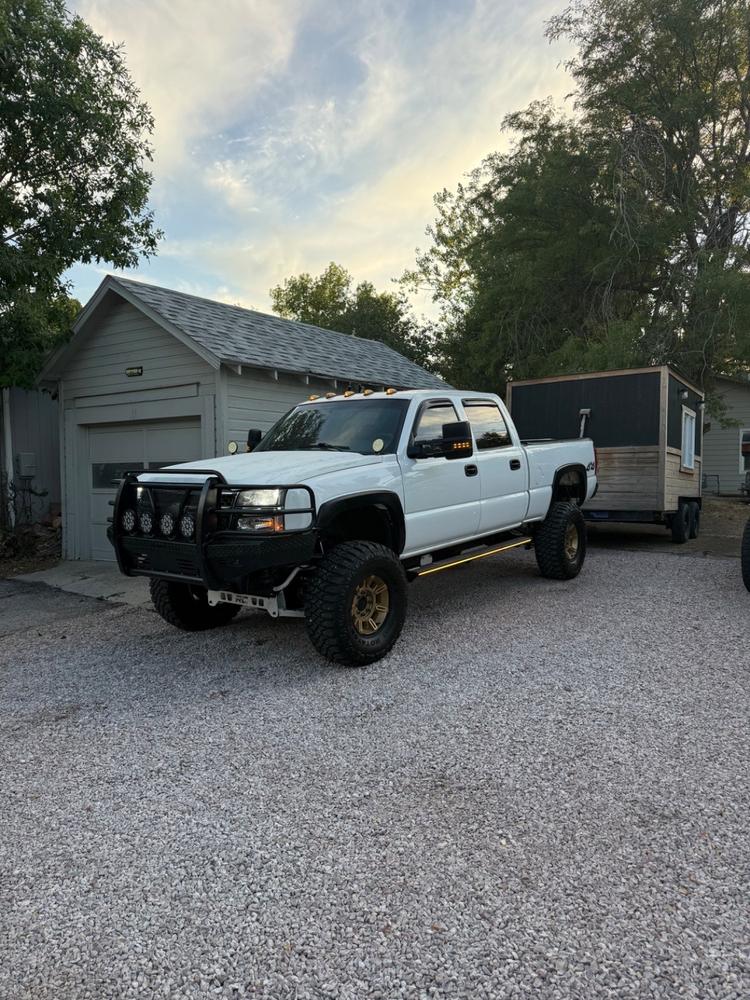 Lumastep M1 Light Up Running Boards | 1999-2007 Chevy Silverado & GMC Sierra - Customer Photo From Israel Larrinaga