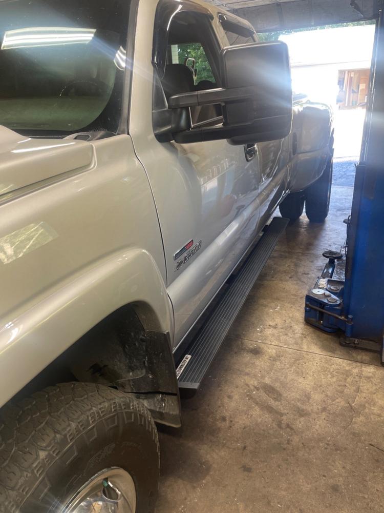 Lumastep M1 Light Up Running Boards | 1999-2007 Chevy Silverado & GMC Sierra - Customer Photo From Michael Yaratch