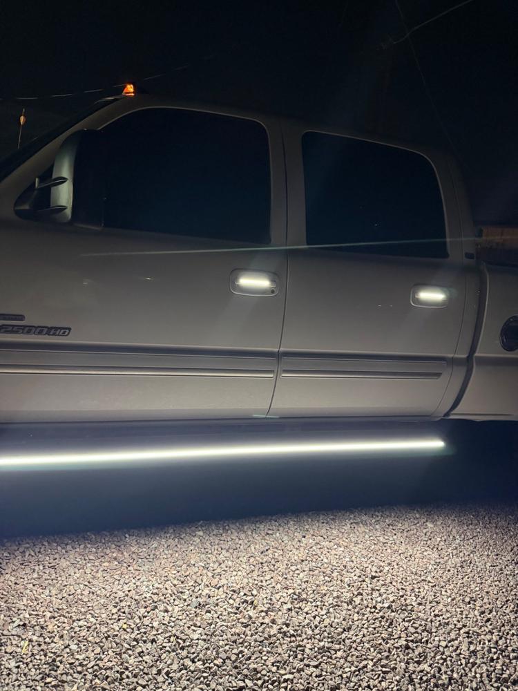 Lumastep M1 Light Up Running Boards | 1999-2007 Chevy Silverado & GMC Sierra - Customer Photo From CARLOS A. RIVERA
