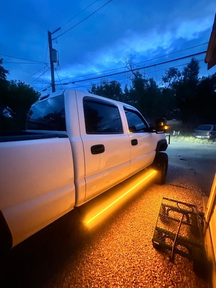 Lumastep M1 Light Up Running Boards | 1999-2007 Chevy Silverado & GMC Sierra - Customer Photo From Israel Larrinaga