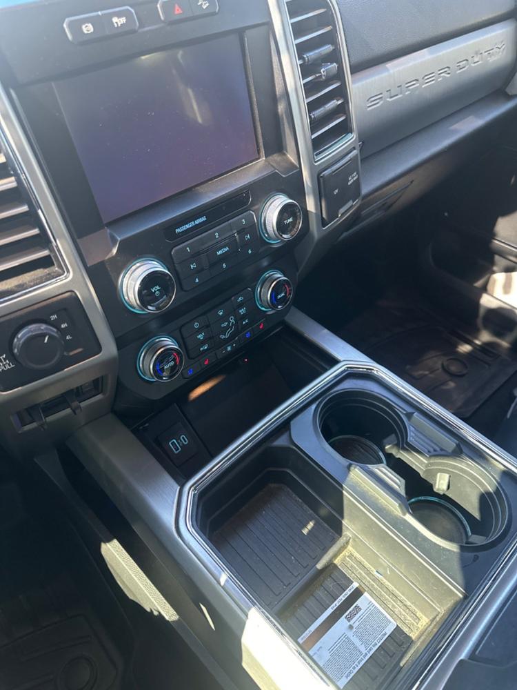Ford Wireless Phone Charging Kit | 2017-2021 Ford Super Duty (Full Console) - Customer Photo From Luis Valenzuela