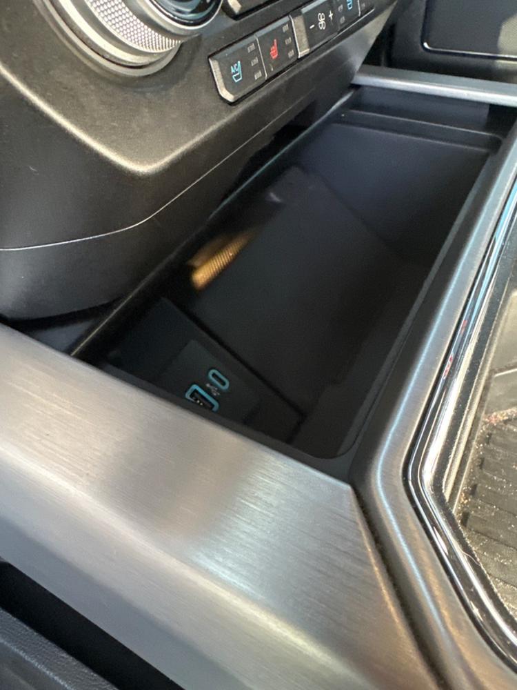 Ford Wireless Phone Charging Kit | 2017-2021 Ford Super Duty (Full Console) - Customer Photo From Luis Valenzuela