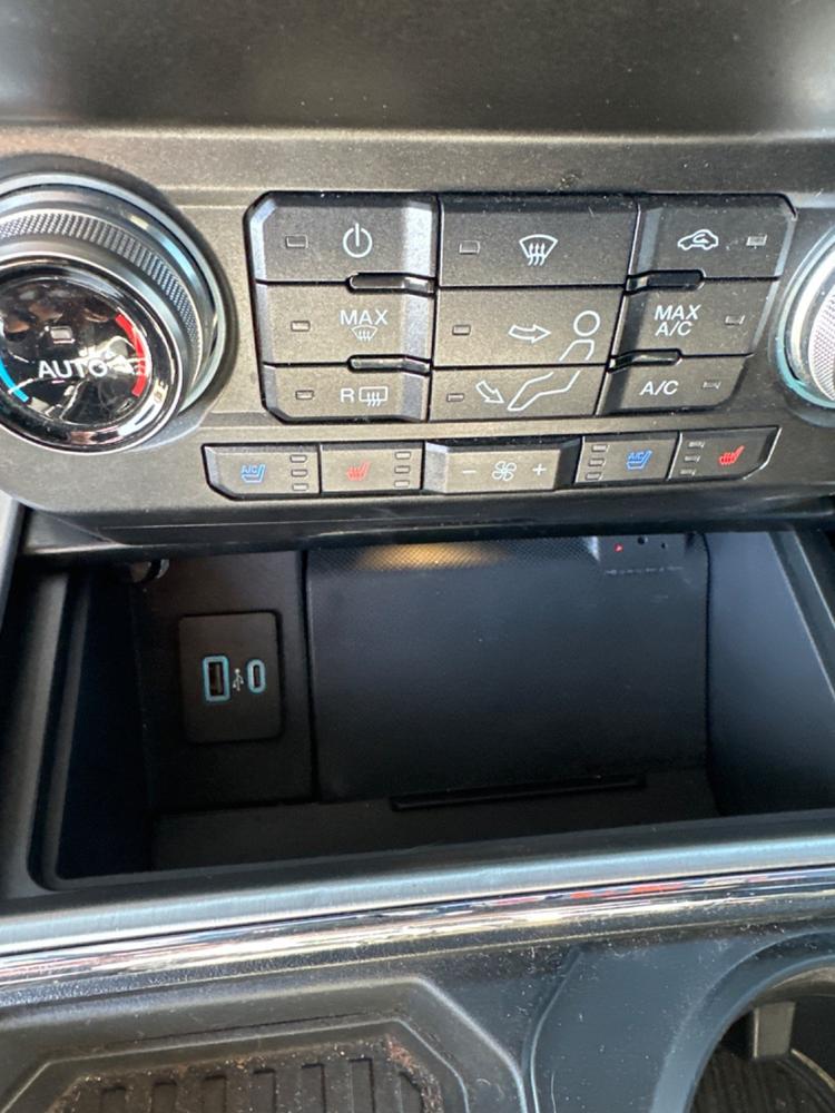 Ford Wireless Phone Charging Kit | 2017-2021 Ford Super Duty (Full Console) - Customer Photo From Luis Valenzuela