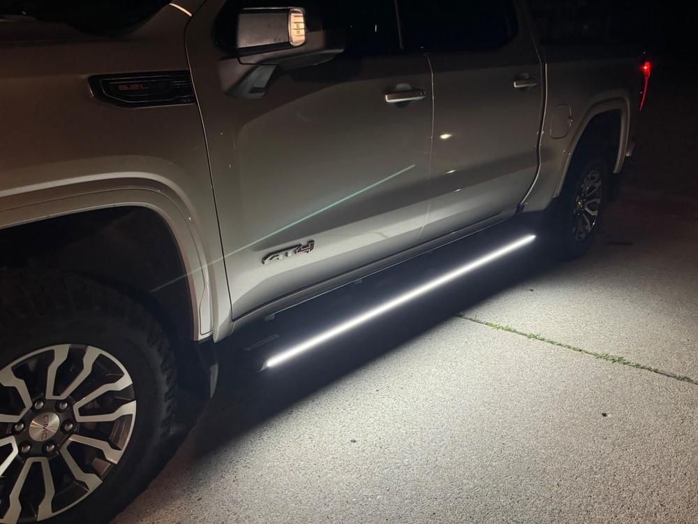 Lumastep M1 Light Up Running Boards | 2019-2026 Chevy Silverado & GMC Sierra 1500 - Customer Photo From Jose Solorio
