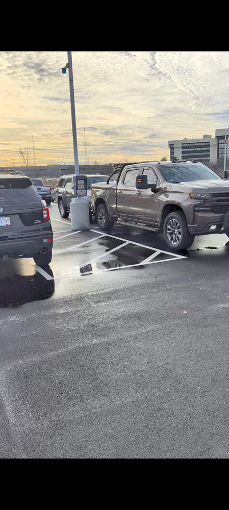 Lumastep M1 Light Up Running Boards | 2019-2026 Chevy Silverado & GMC Sierra 1500 - Customer Photo From Anthony Soto