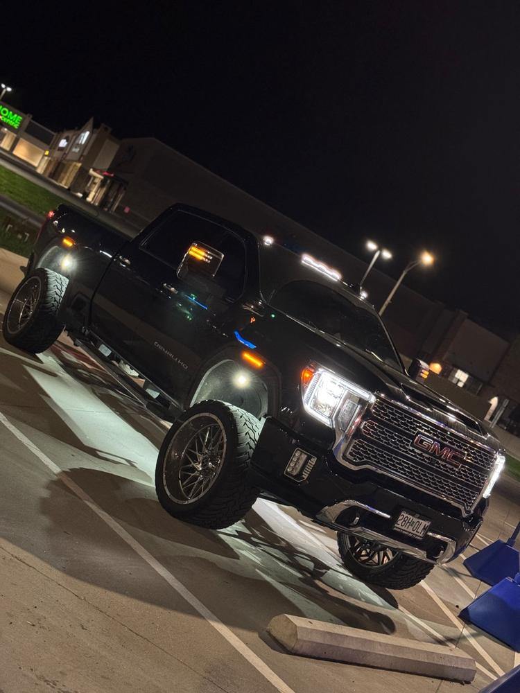 S-Series Cab Lights | 2020-2025 Chevy Silverado & GMC Sierra 2500/3500 - Customer Photo From TRISTAN SUCRLOCK