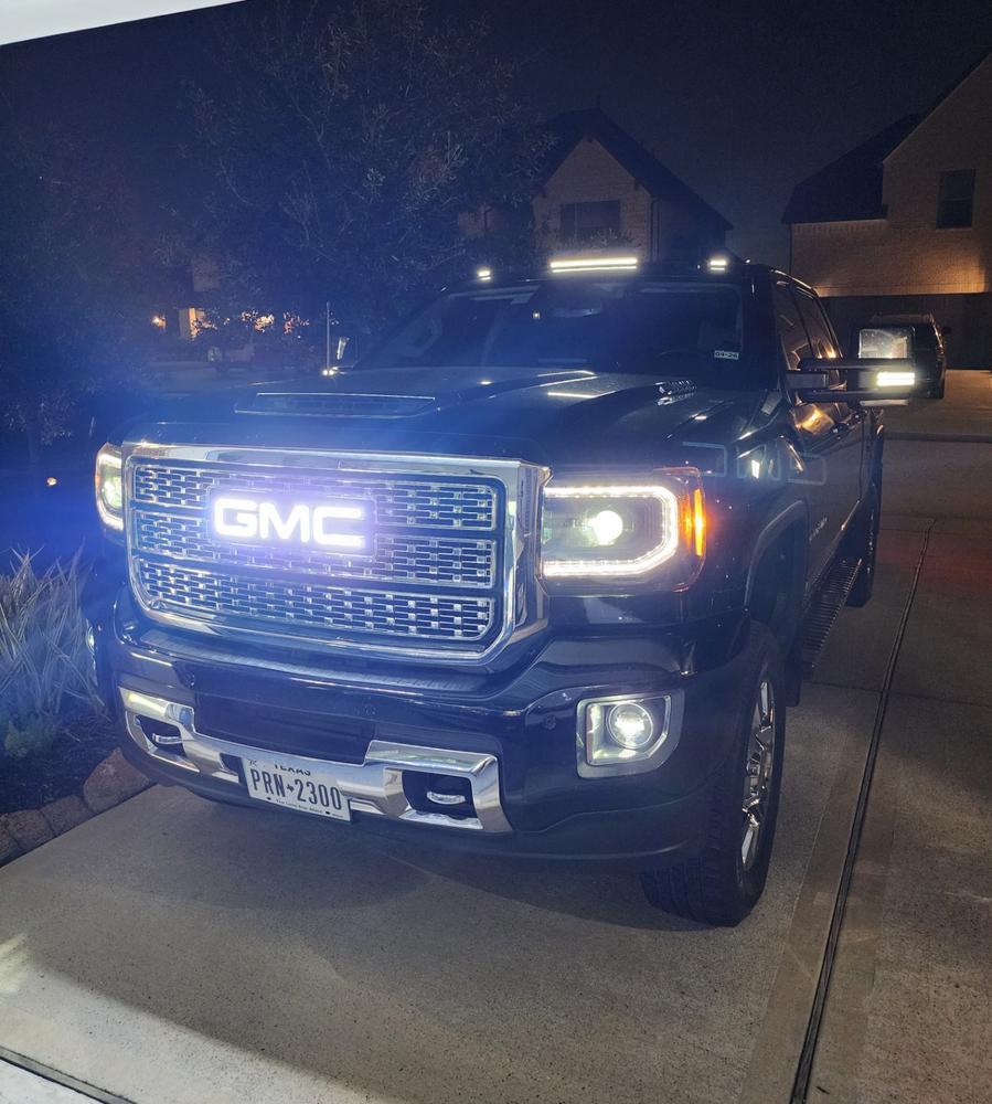 S-Series Cab Lights | 2015-2019 Chevy Silverado & GMC Sierra 2500/3500 - Customer Photo From Hugo Ramirez