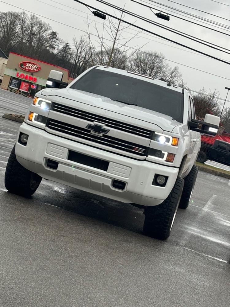 S-Series Cab Lights | 2015-2019 Chevy Silverado & GMC Sierra 2500/3500 - Customer Photo From Tyler Montenegro