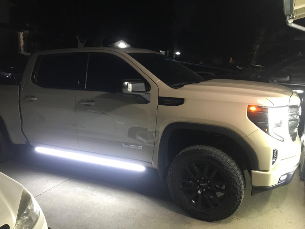 Lumastep M2 Powered Light Up Running Boards | 2019-2025 Chevy Silverado & GMC Sierra 1500 - Customer Photo From Alfonso Garcia