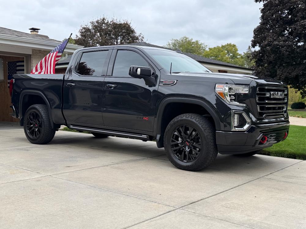 Lumastep M2 Powered Light Up Running Boards | 2019-2026 Chevy Silverado & GMC Sierra 1500 - Customer Photo From Jason Kowalski