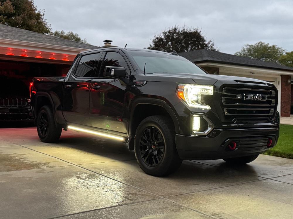 Lumastep M2 Powered Light Up Running Boards | 2019-2026 Chevy Silverado & GMC Sierra 1500 - Customer Photo From Jason Kowalski