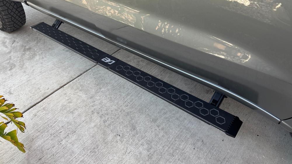 Lumastep M2 Powered Light Up Running Boards | 2019-2025 Chevy Silverado & GMC Sierra 1500 - Customer Photo From William Quellhorst