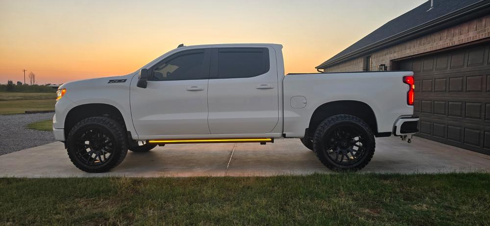 Lumastep M2 Powered Light Up Running Boards | 2019-2026 Chevy Silverado & GMC Sierra 1500 - Customer Photo From Anthony Rodriguez