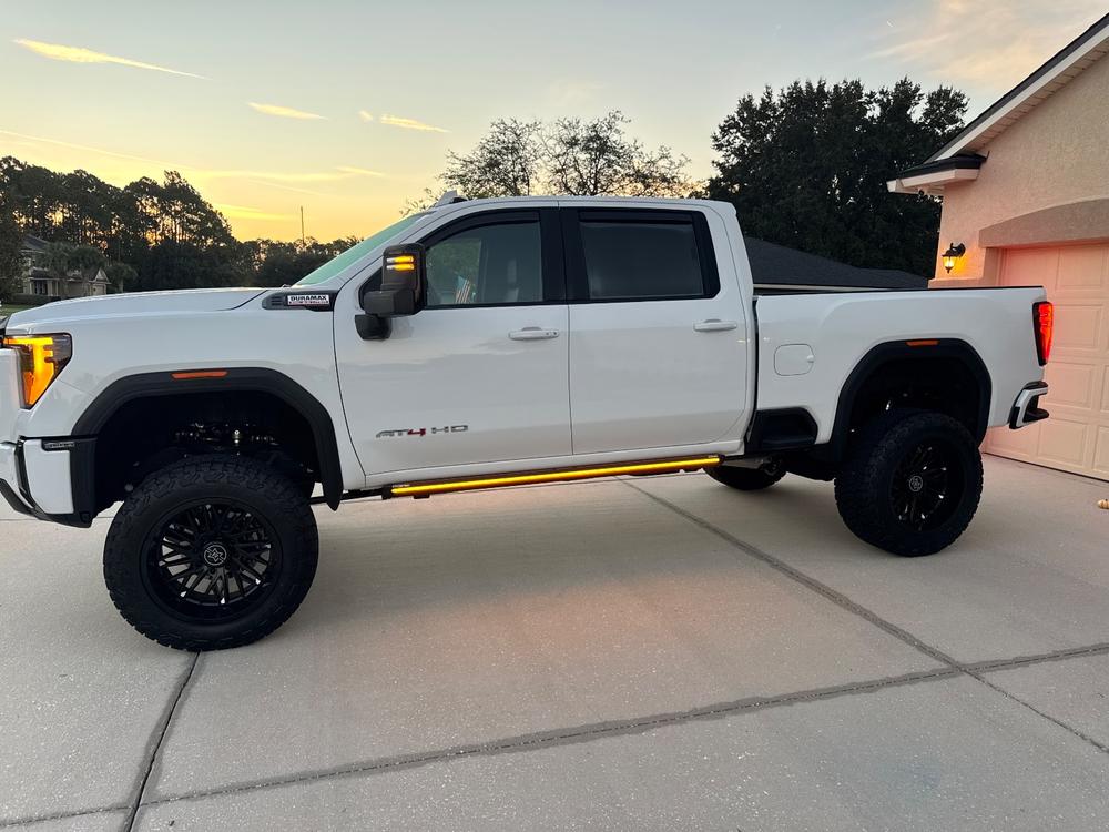 Lumastep M2 Powered Light Up Running Boards | 2020-2026 Chevy Silverado & GMC Sierra 2500/3500 - Customer Photo From Kristopher Caisse